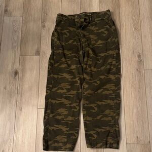 American Eagle Outfitters Olive Camouflage Cargo Pants